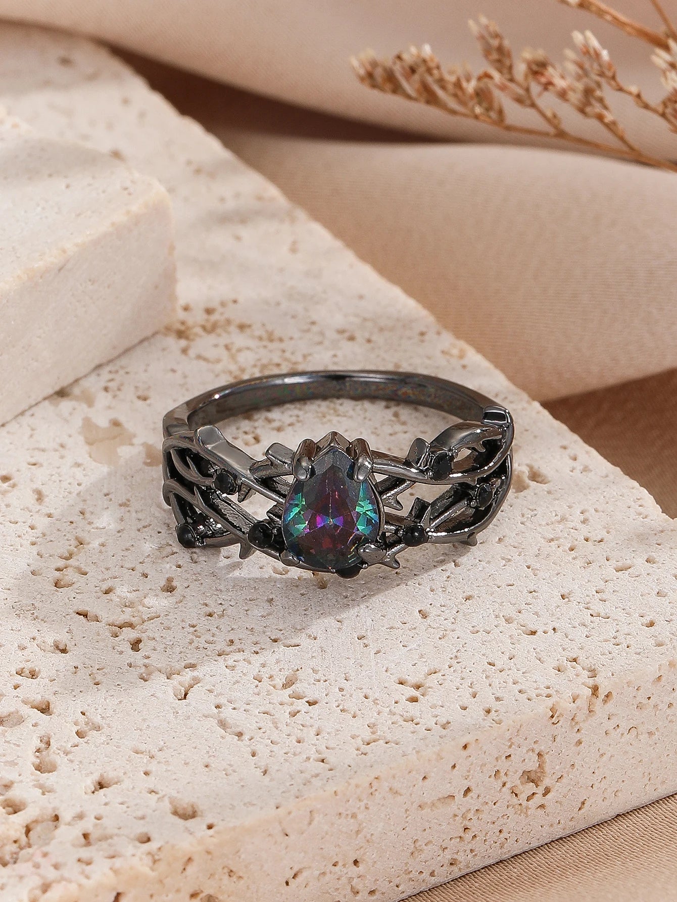 Luxury Black Cubic Zirconia Vine Ring – Fashion Jewelry